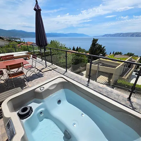 Ines 3 In With Terrace And Sea View, Jacuzzi, Outdoor Pool Novi Vinodolski