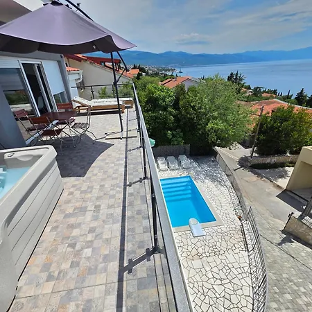 Appartement Ines 3 In With Terrace And Sea View, Jacuzzi, Outdoor Pool Novi Vinodolski