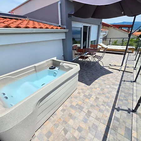 Ines 3 In With Terrace And Sea View, Jacuzzi, Outdoor Pool Novi Vinodolski
