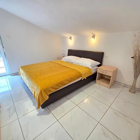 Appartement Ines 3 In With Terrace And Sea View, Jacuzzi, Outdoor Pool
