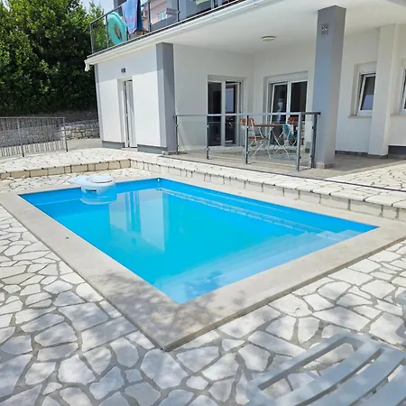 Appartement Ines 3 In With Terrace And Sea View, Jacuzzi, Outdoor Pool Novi Vinodolski